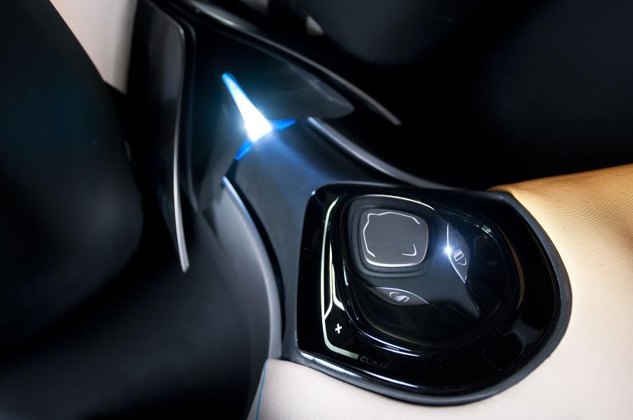  Hyundai Curb Crossover Concept 2011 года  (фото 7 из 17)